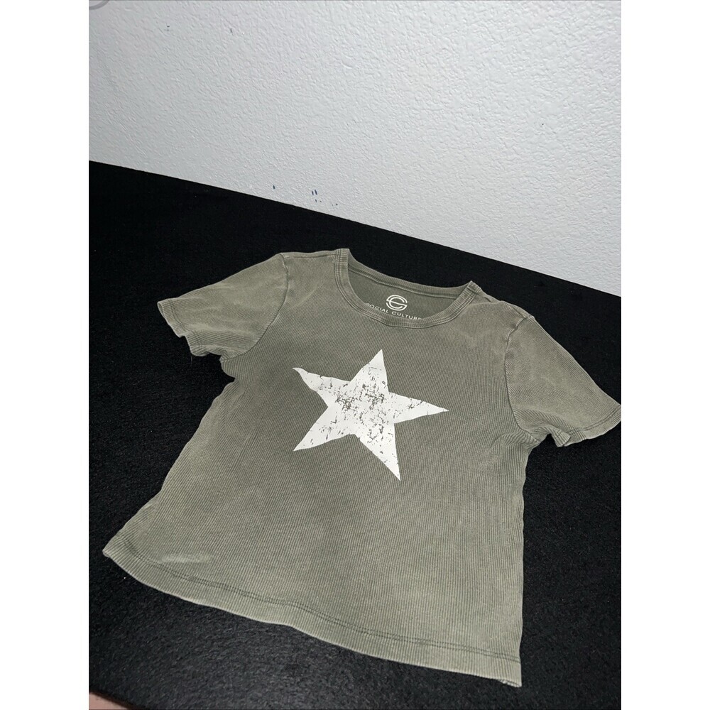 Social Culture Women’s Green Cropped T-Shirt L Star Graphic 100% Cotton Slim Fit